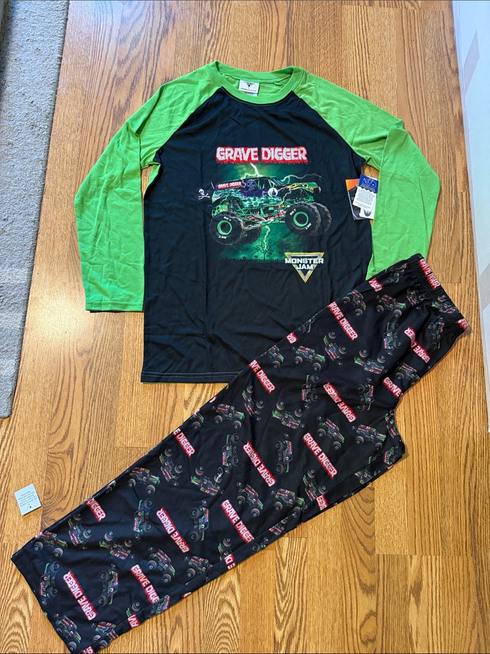 Monster Jam Grave Digger Boys Pajama Set - Black & Green